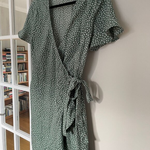 (M) Green/white polka dot wrap dress - Picture 3 of 3